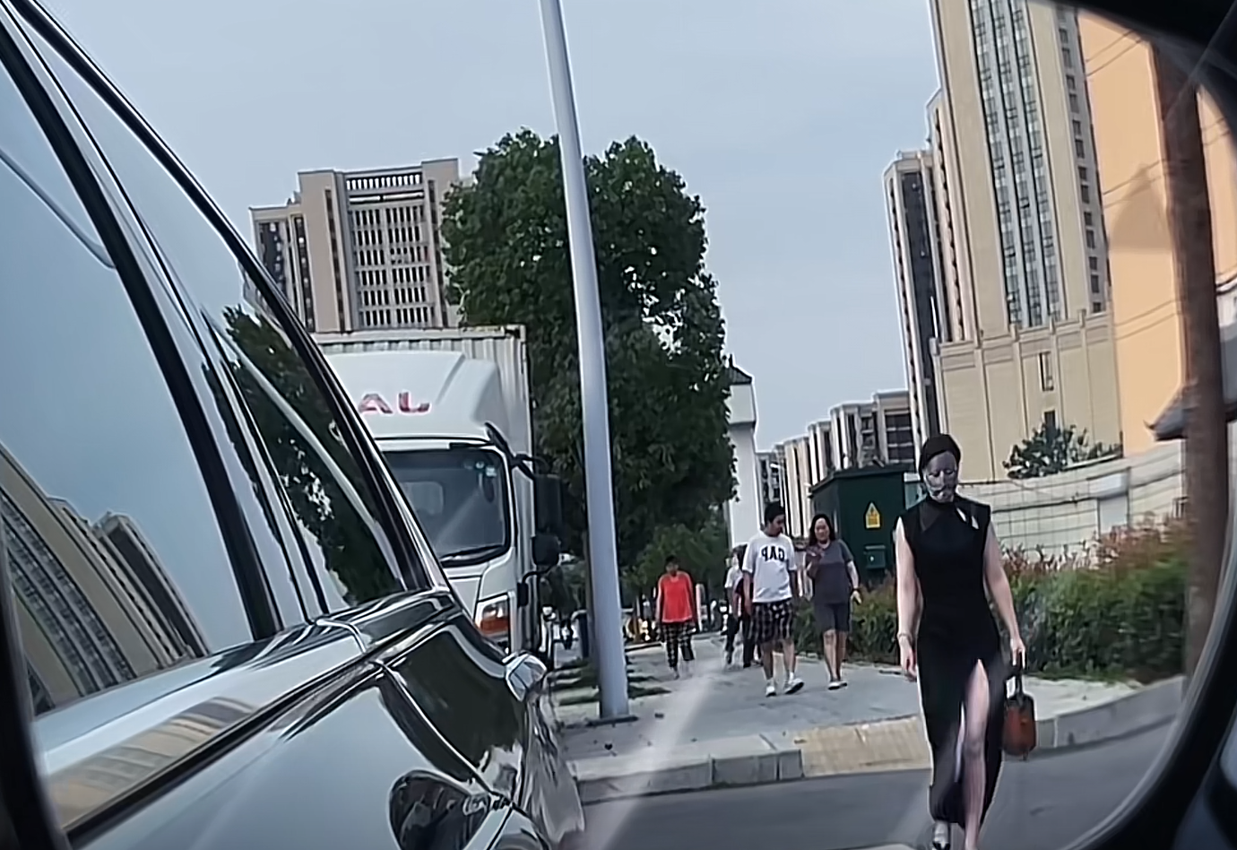 玩的就是反差，反恐精英+中式旗袍