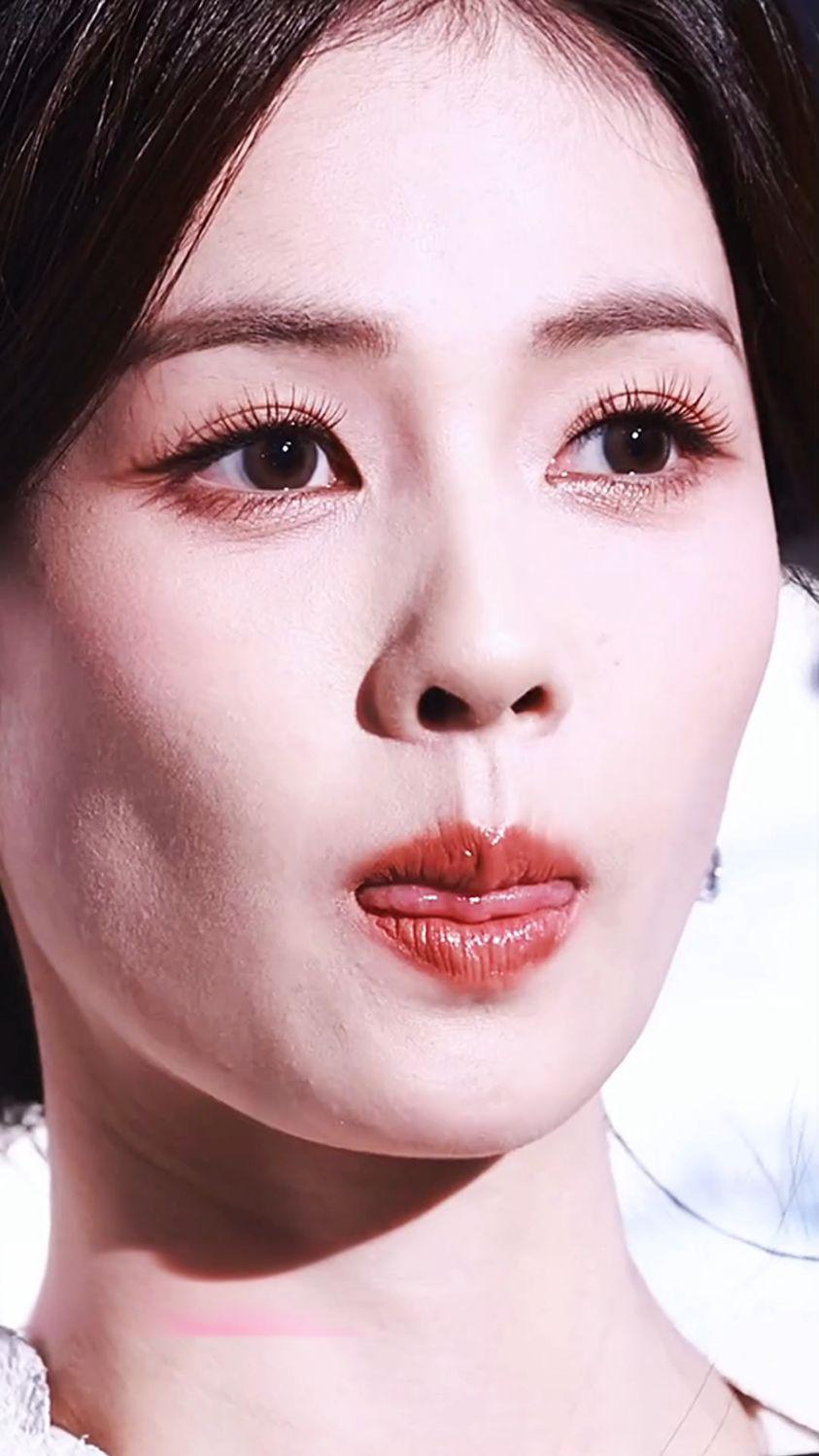 白鹿怼脸拍太美了