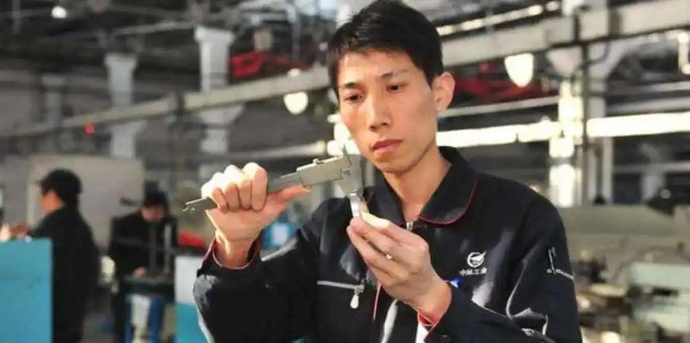 “来美国，我们给你1000万年薪！”2019年，美国特工悄悄来到我国，只为挖走我