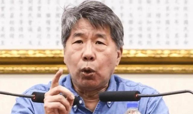 张亚中曾说：国民党有四种，第一是美国国民党，代表人物是朱立伦。主张亲美，一切都从