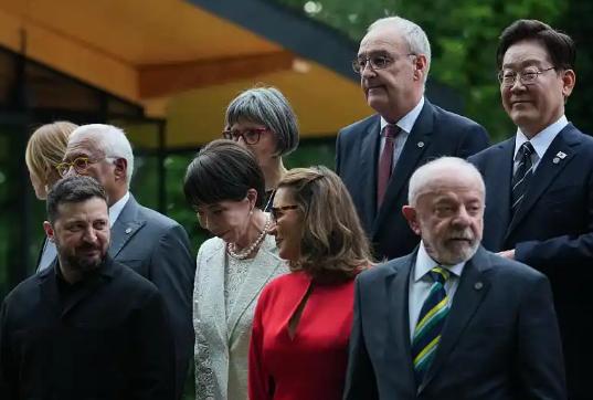 太讽刺了！熬了整整四个月，霍尔木兹海峡终于畅通，所有人都以为韩国能松口气，殊不知