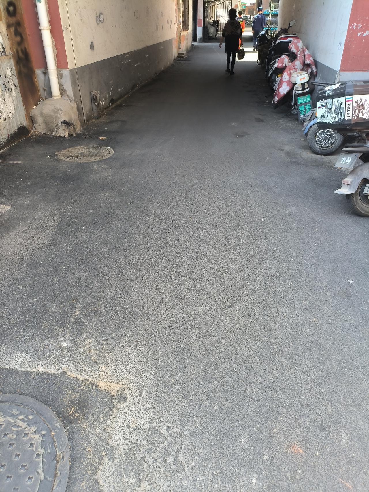 好事情，淄博八大局便民市场居民老旧小区的道路重新硬化了。这看来也是占了八大局便