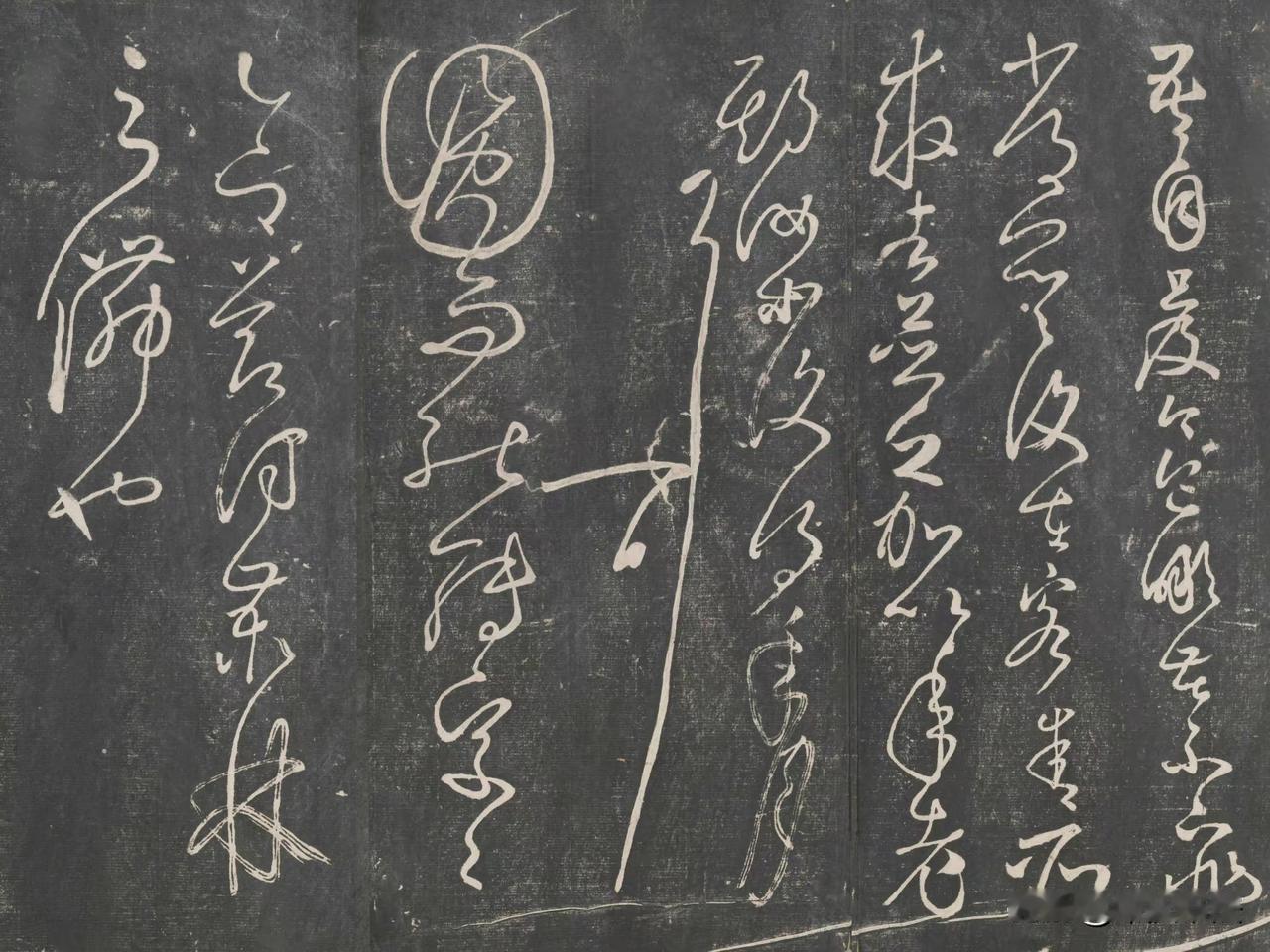 怀素的《客舍帖》那可是书法界的宝藏。它是怀素草书的代表之一，笔势狂放又不失法度。