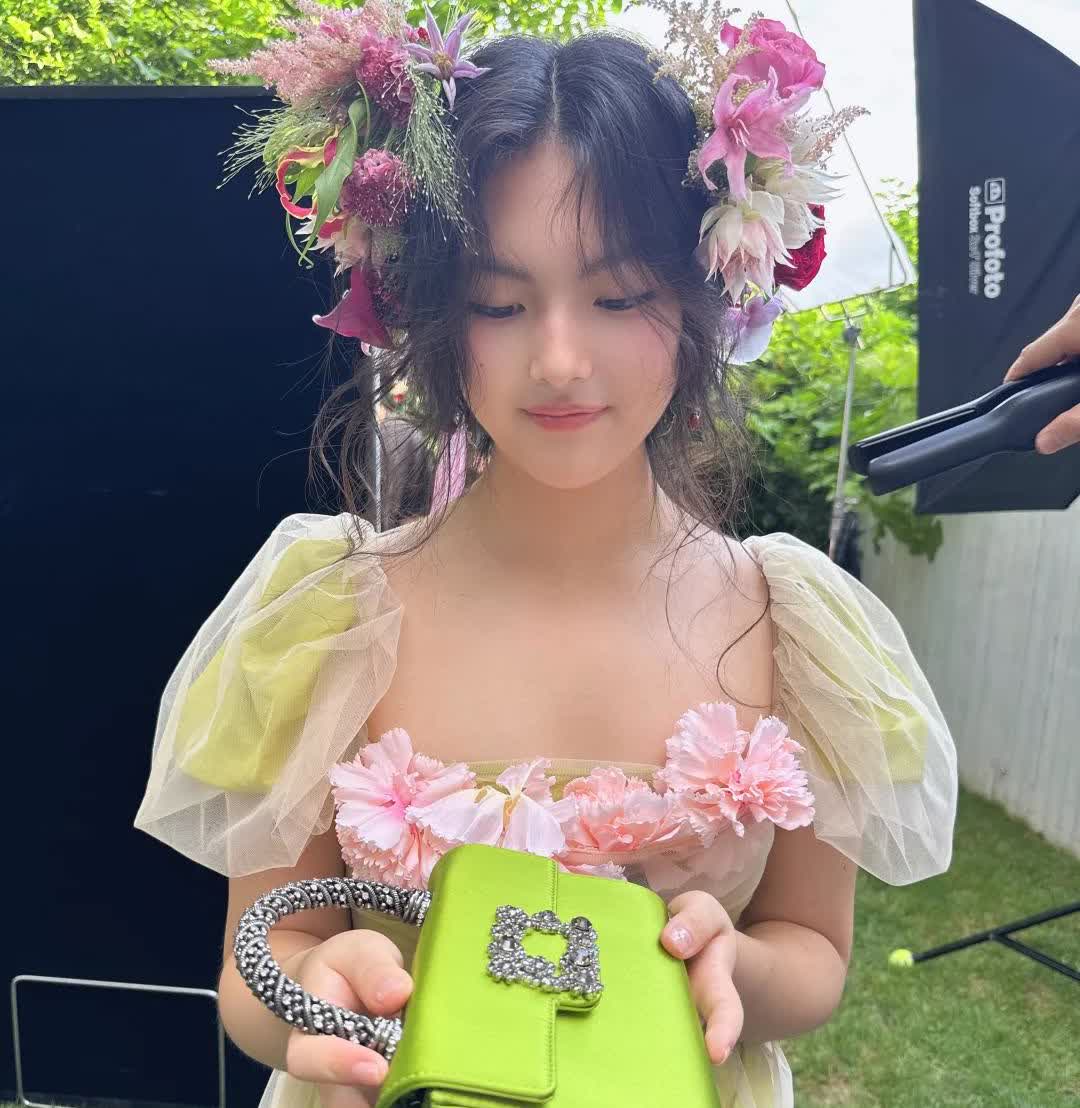 王诗龄要认真搞“事业”了！不得不说妈妈有钱的幸福直接写在王诗龄脸上了！
