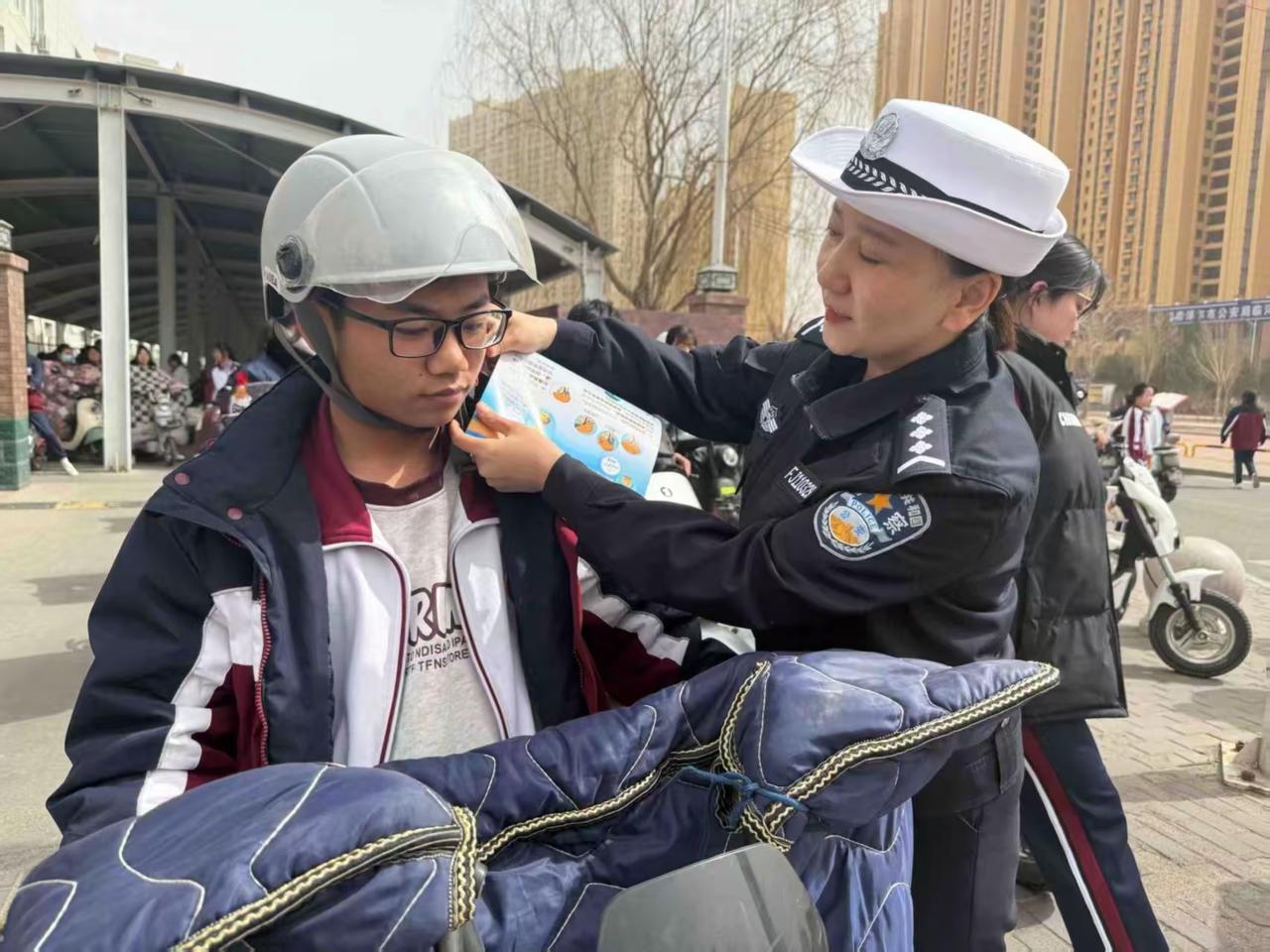 🚨详解5月1日起强制佩戴头盔新《北京市非机动车管理条例》实施，骑乘电动自