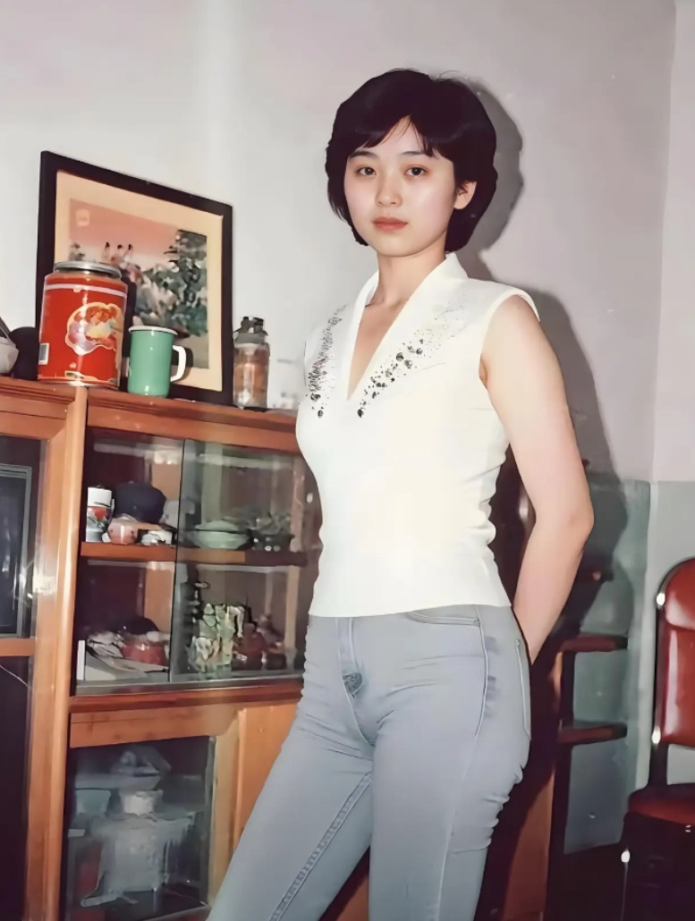 八十年代末的女性，这身装扮是不是很时尚