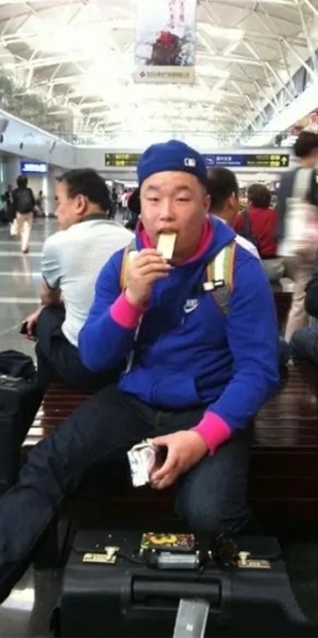 德云社副总烧饼爆料，小时候爱接话茬还特欠被师父叮嘱，网友调侃这得多招人嫌！在最新