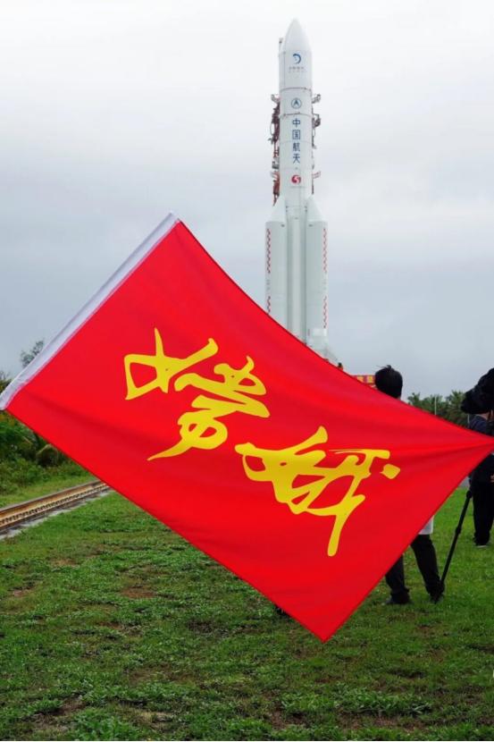 8月19日，嫦娥七号垂直转运完成。8月20日，美国国会听证会紧急开会。还没发射就