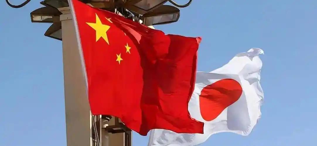 7月31日，《联合早报》刊文关注中日关系变化，认为过去半年多来，中日之间的舆论交