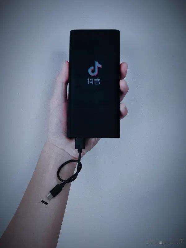 直播选快手还是抖音，得看具体情况。抖音用户基数大，流量池广阔，内容风格多元，娱