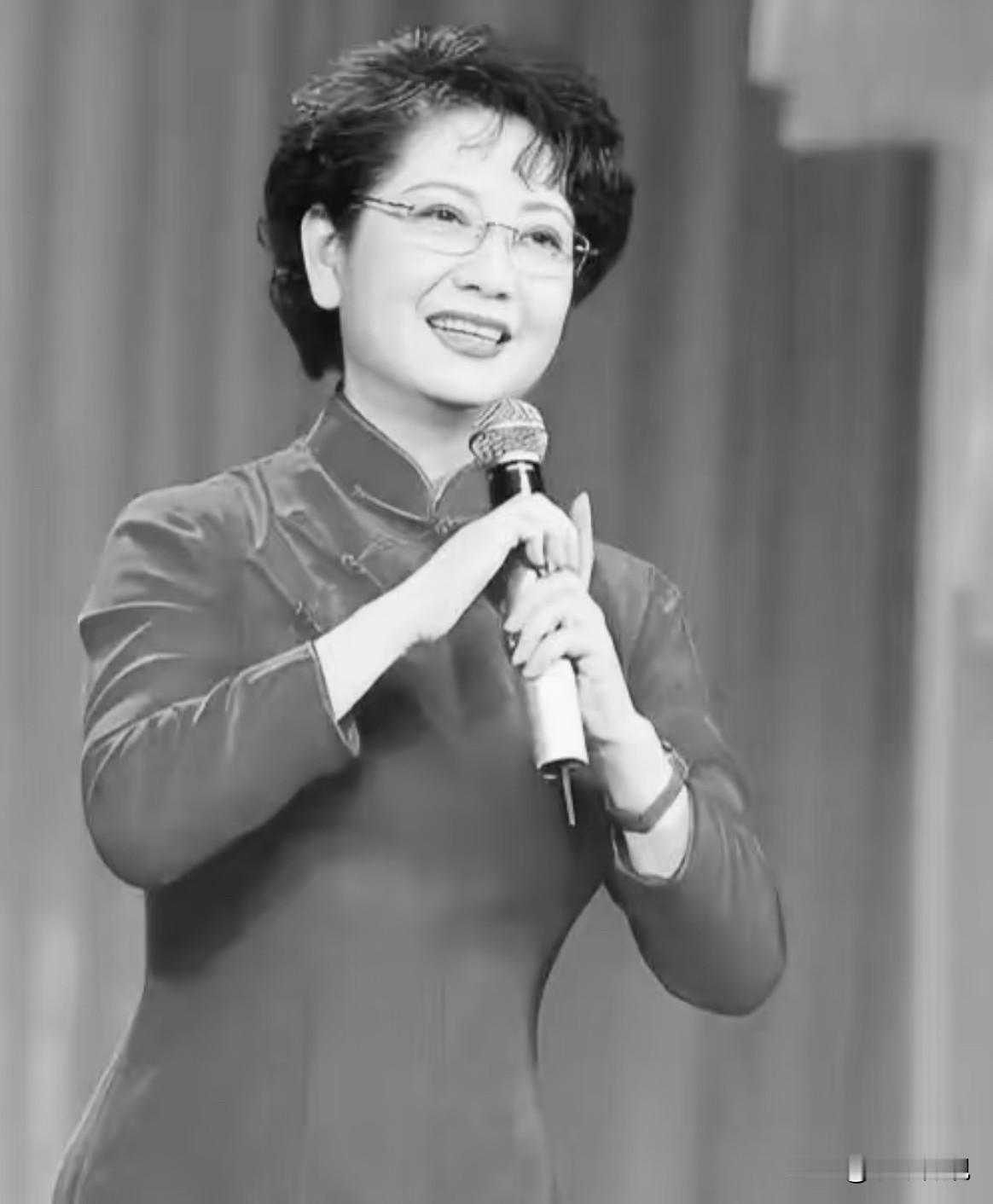 李维康去世了，不是猝死于意外，也不是骤然的急病，而是她把自己活成了京剧本身。