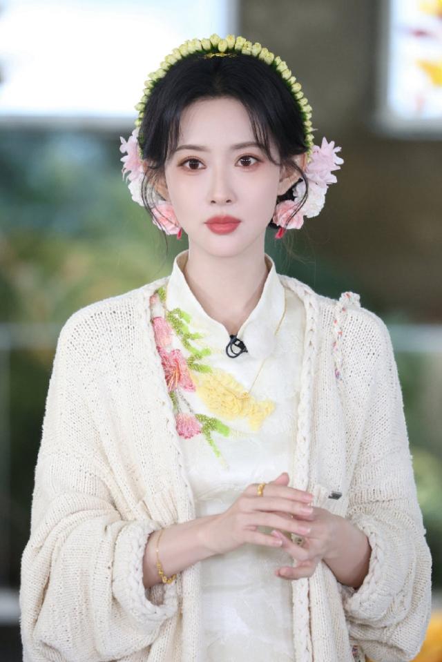 跑男的黑热搜转移到孟子义身上了跑男开播后，黑热搜一直在白鹿身上，现在转移到孟子