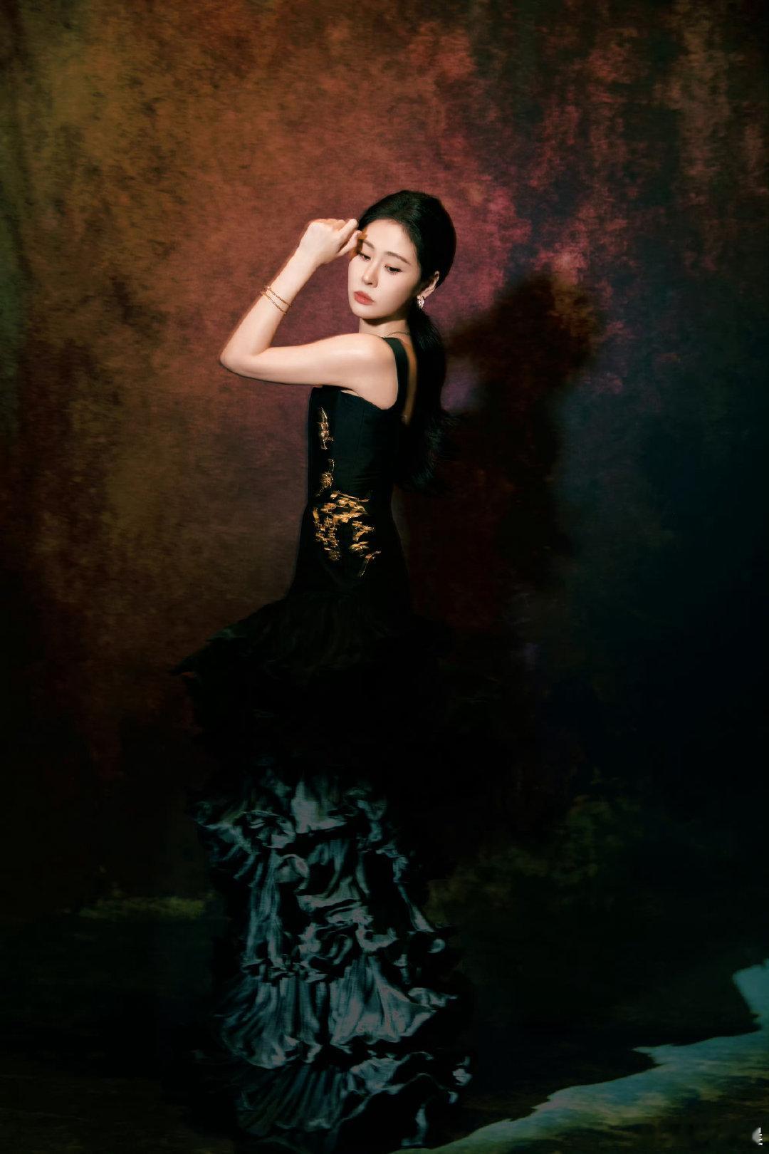 #张碧晨#我嫉妒你身边每个无关紧要的人怎么轻易的就能见到我朝思暮想的你#张碧晨这可是红毯啊##张碧晨