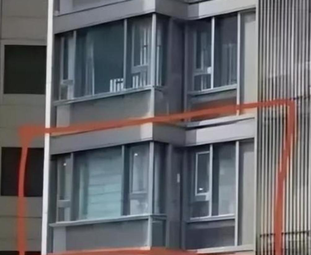 “要说这邻居间的事，真是无奇不有！”新疆伊宁，一场看似琐碎的“占房纠纷”，却闹上