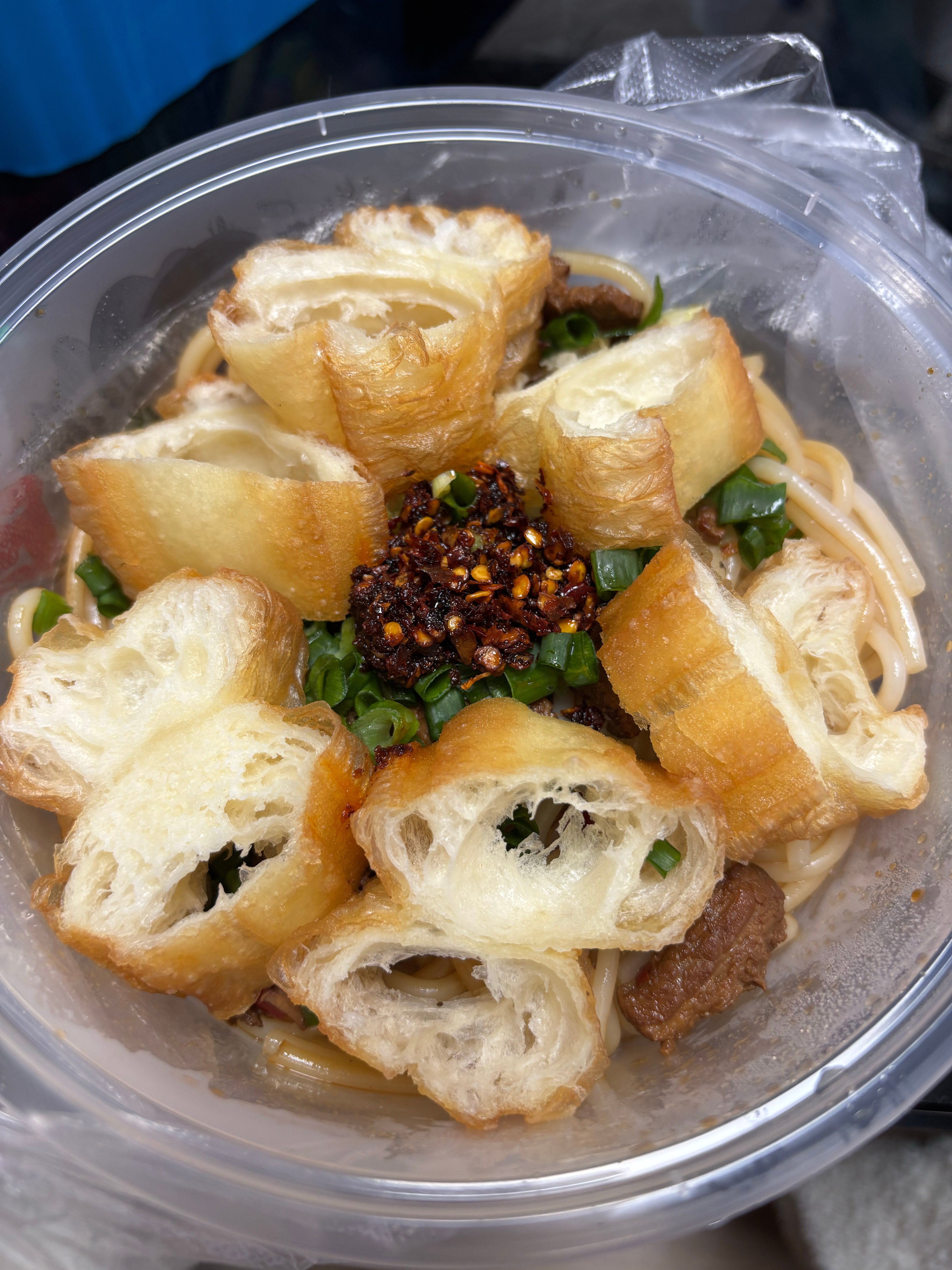 儿子带回来的油条卤粉炫一个🍜