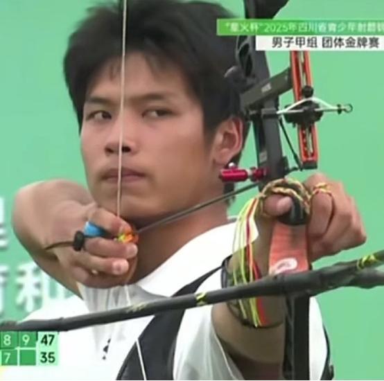 “17岁射箭天才突然没了！”1月10日，四川荣县传来揪心消息，刚被评为国家一级运