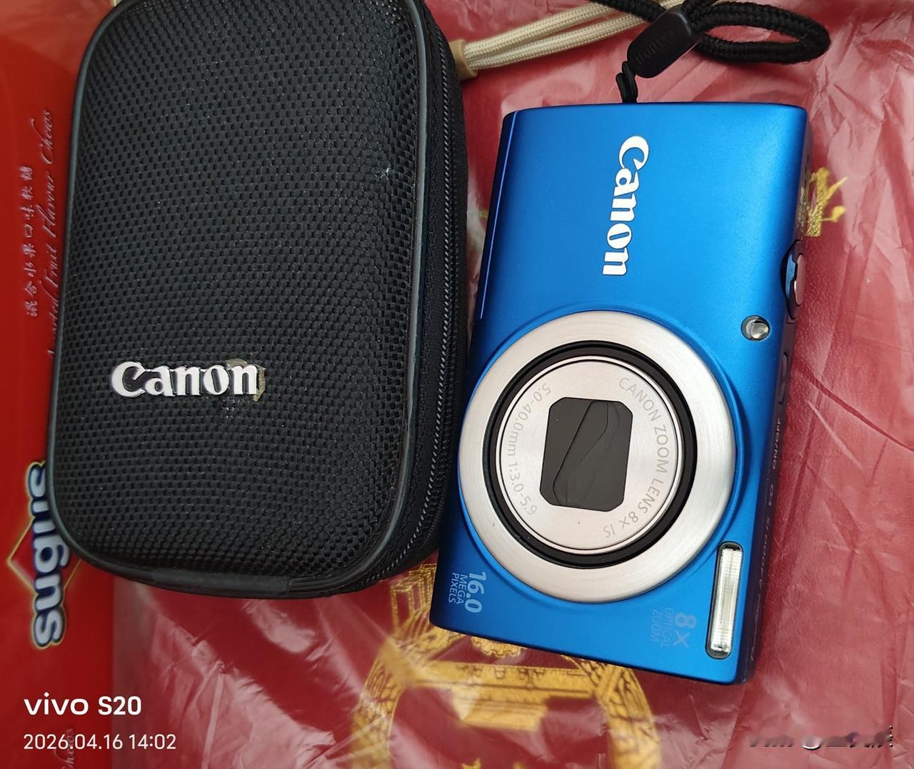 把18年前买的一台佳能数码相机卖了，130元。有点舍不得。收这种二手相机的老