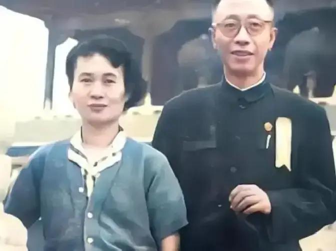 1964年，毛主席突然问道溥仪的工资，当他听到只有180元，顿时脸色大变直言：薪水太少，人家是皇帝嘛