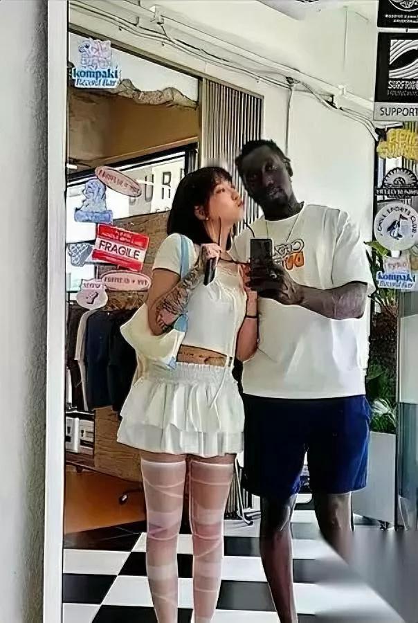 浙大女生带黑人男友回家父母当场黑脸轰人？原以为是观念冲突，没想到父母甩出