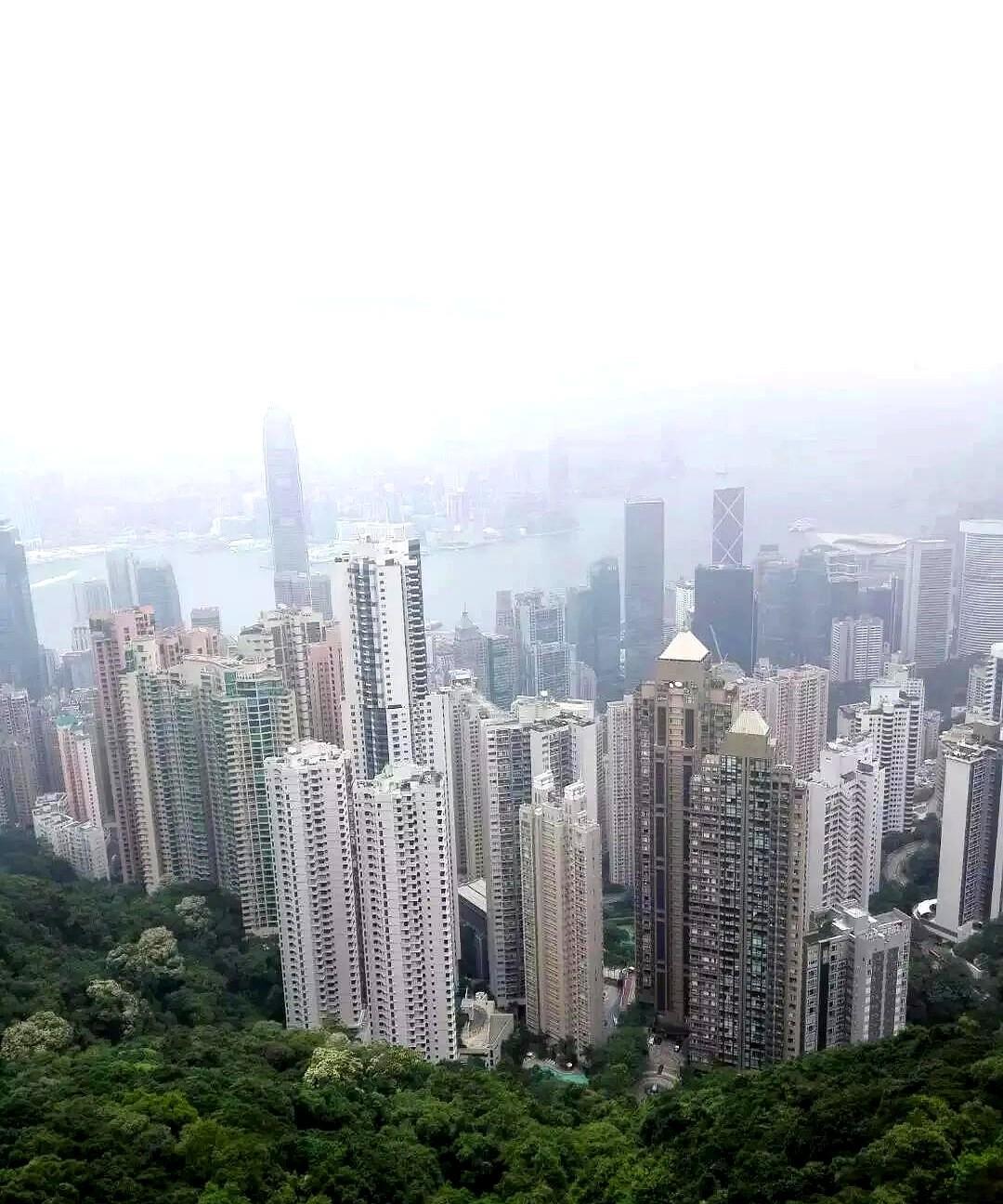 儿子大学毕业一年了，工资还是3500，今天打电话问他有没有什么别的打算，不能这样