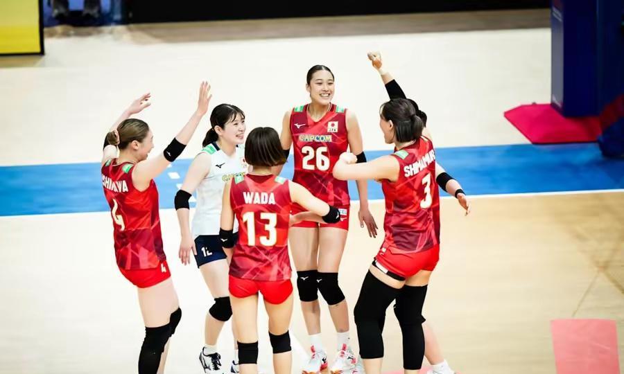 25:12，中国女排再胜一局，目前大比分2:0领先日本女排。中国女排今天一传，防