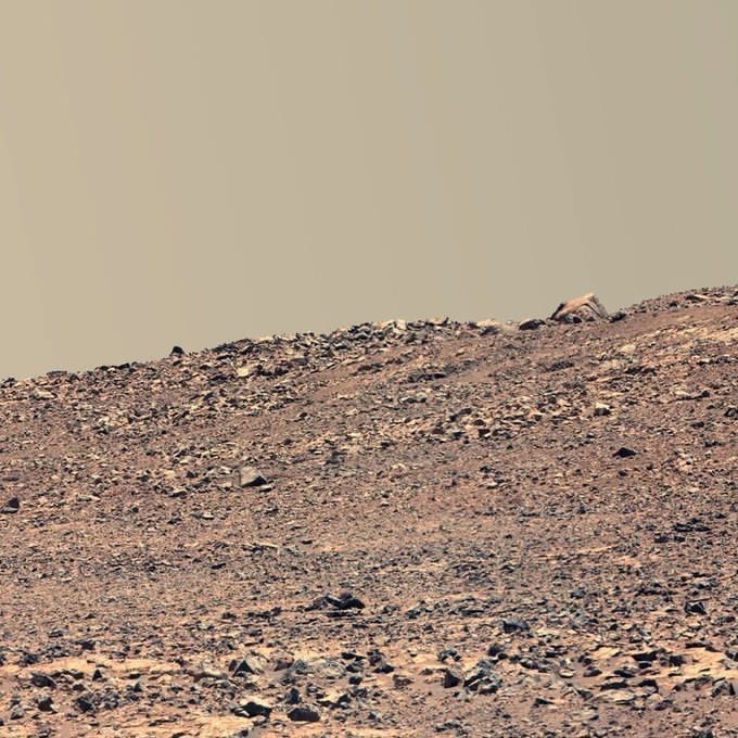 这是今天几个小时前拍摄的火星表面，距离我们3.2亿公里。​​​