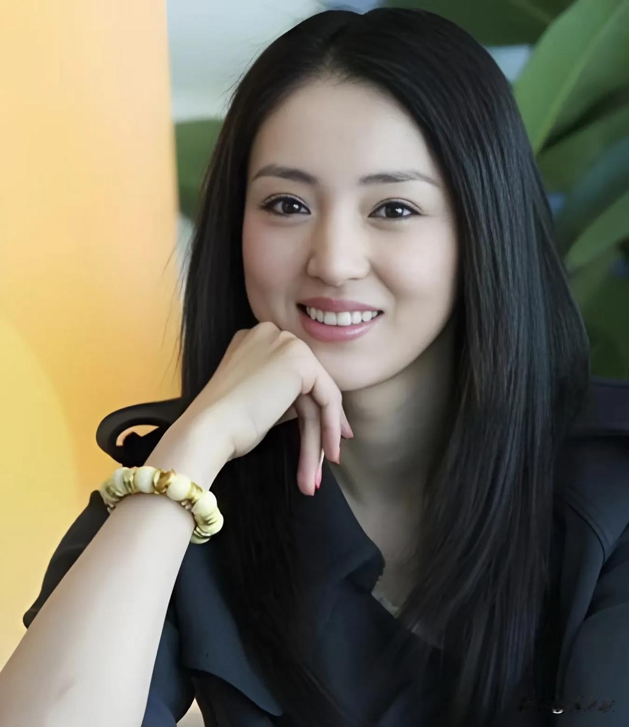 我感觉张维伊的所有行为，都是一种自卑的感觉，当然他的长相，他确实是应该自卑。