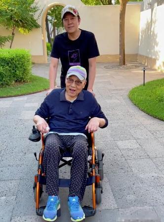 蔡国庆给亲弟弟发了20年工资，一个月2万，总共480万，就干一件事，在家看着爹妈