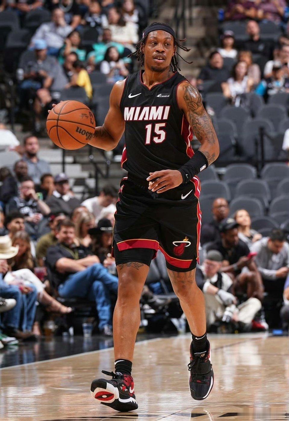 潜在对手动态：北京男篮压哨拿下实力悍将阿隆德斯-威廉姆斯，1米93的双能卫，26