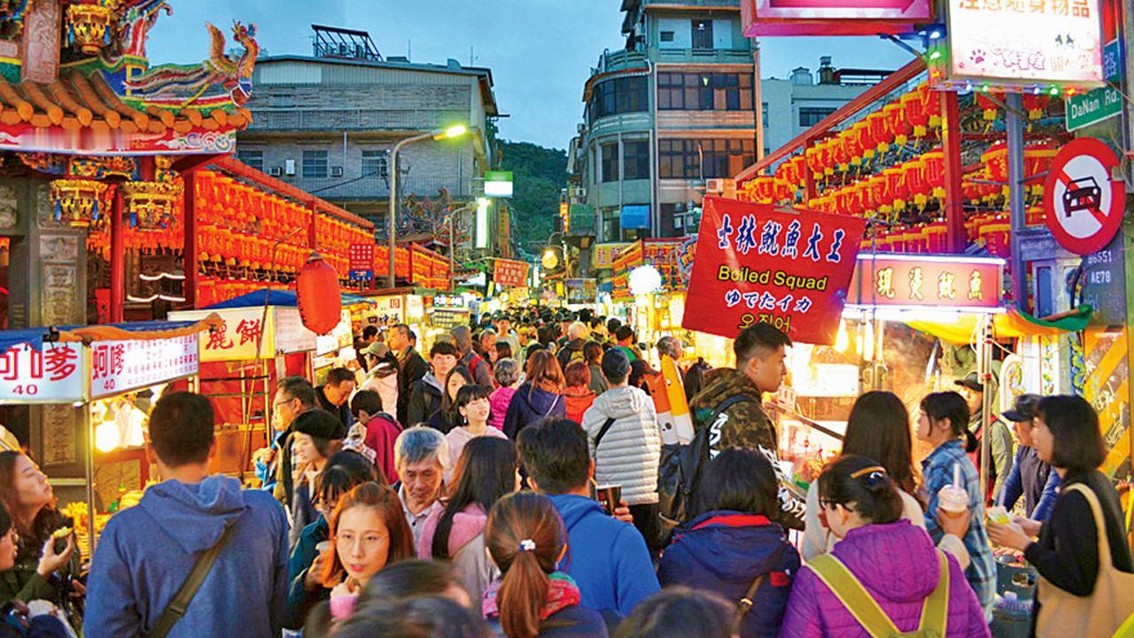 台湾天塌了，没人了。 当地时间12月10日，台湾省官方公布了一组人口数据，像