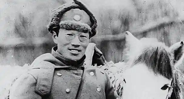 一个被蒋介石亲自下令秘密处决的国民党团长，竟在行刑前夜仅凭一根绳子和一个门栓成功