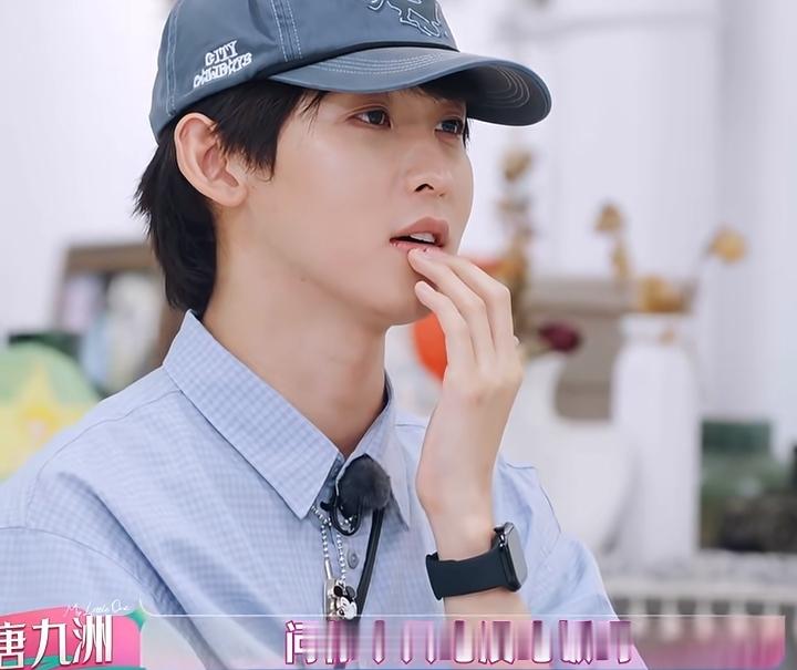 唐九洲问游晓萍：你希望腿受伤的时候灿灿每天打电话问候你吗？游晓萍：我觉得不现实。黄灿灿：为什么？游晓