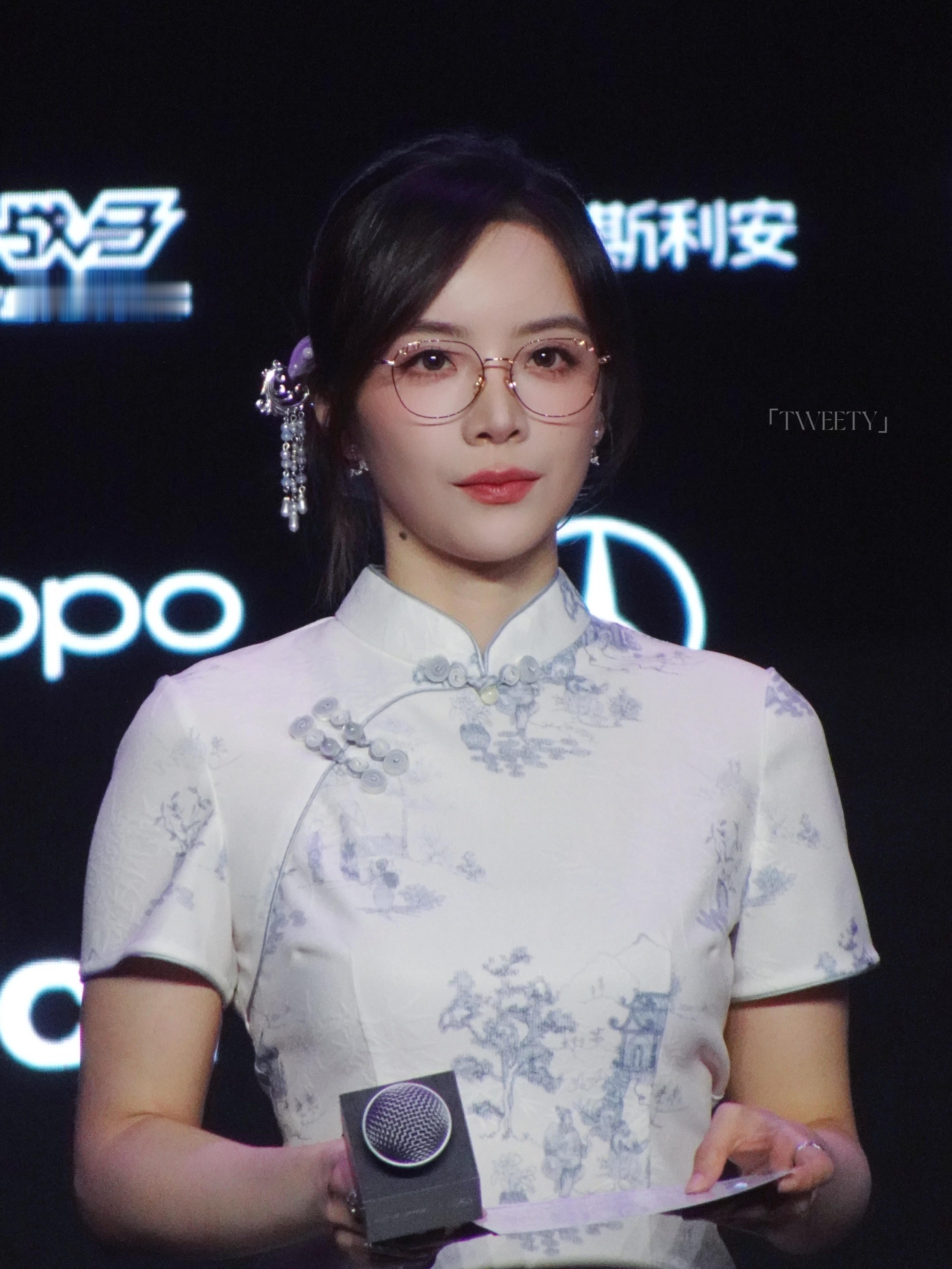 余霜👓​​​