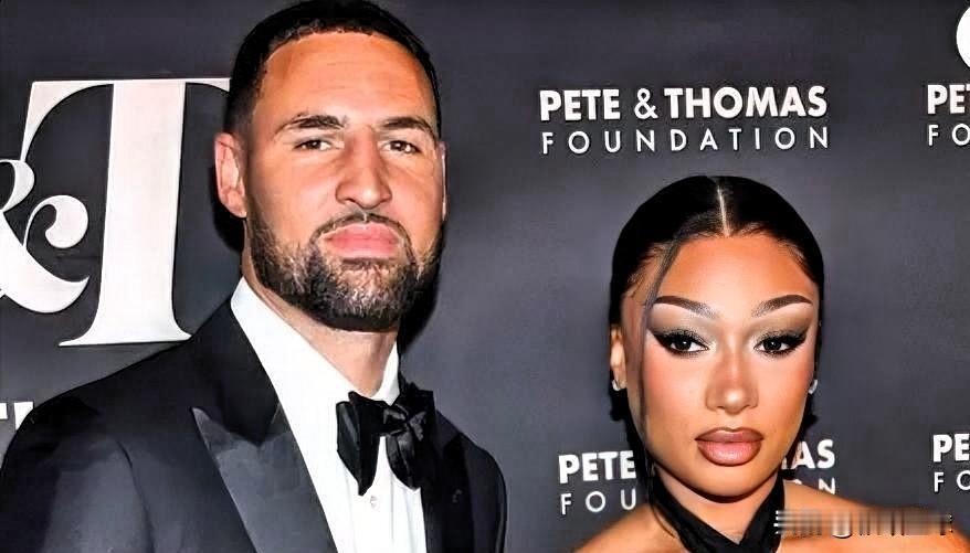 人设崩塌！克莱被格莱美女友梅根指控出轨，公开撕破脸皮今日。独行侠球星克莱-汤