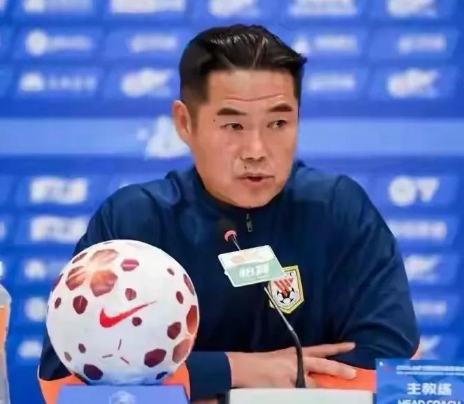 代理教练唐田只要让泰山队重新拾起来一项战术，就可以扭转局面。韩鹏、宿茂臻离开不
