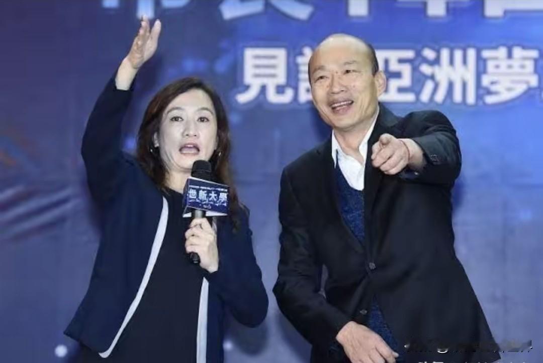 秃子、汉子、燕子在台中联合造势以后，下一站就是前往高雄接力造势。不过聊湾发现，蓝