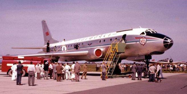 1956年，苏联的图-104喷气客机刚试飞成功，赫鲁晓夫就急着出去显摆一下，就乘