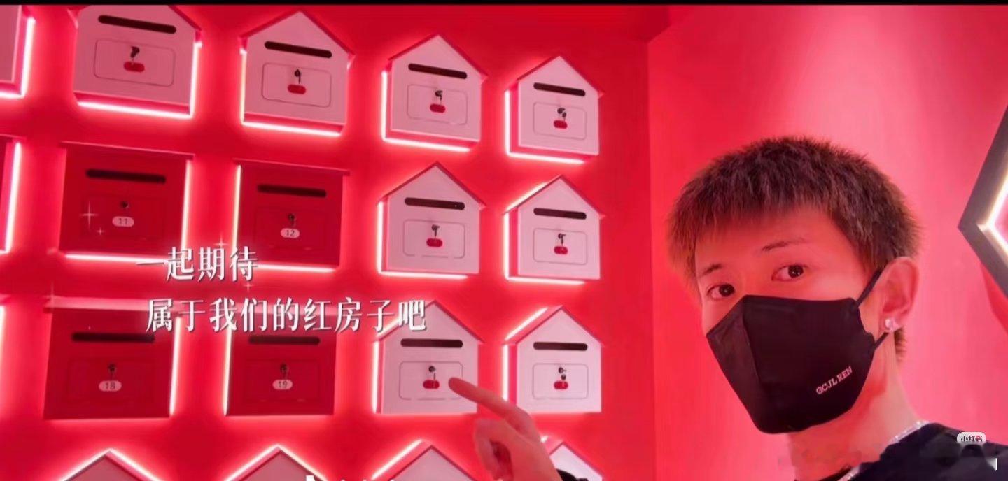 任嘉伦花了一年时间在青岛红房子为嘉人姐姐准备了一个嘉！还能有比这更浪漫的男人吗？