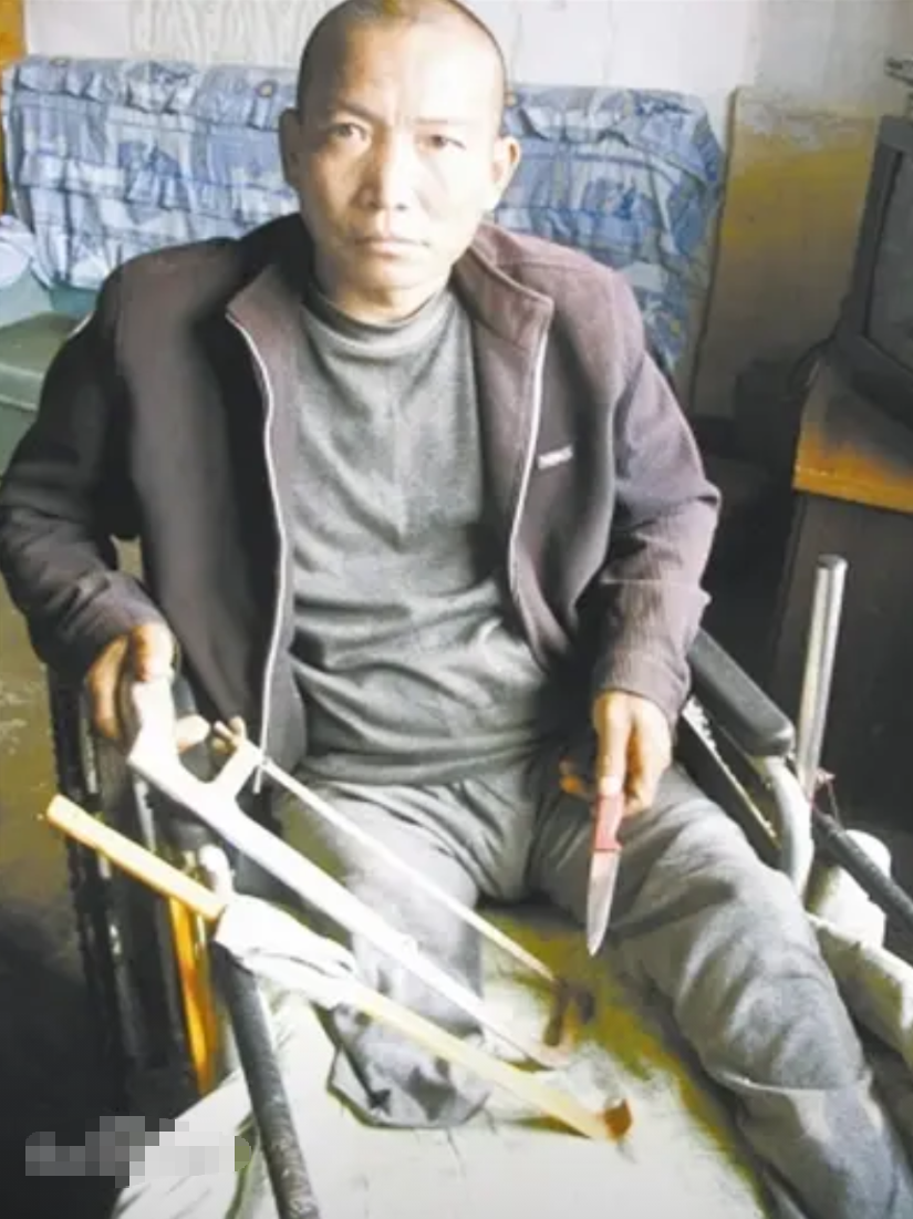 河北硬汉！2012年，河北一男子因为无力支付将近百万的医药费，决定自己动手割掉右