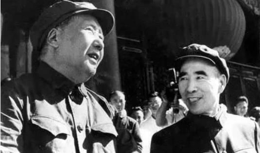 关于志愿军由谁来挂帅的问题，在毛主席心中是有先后顺序的。第一人选是粟裕，第二人选