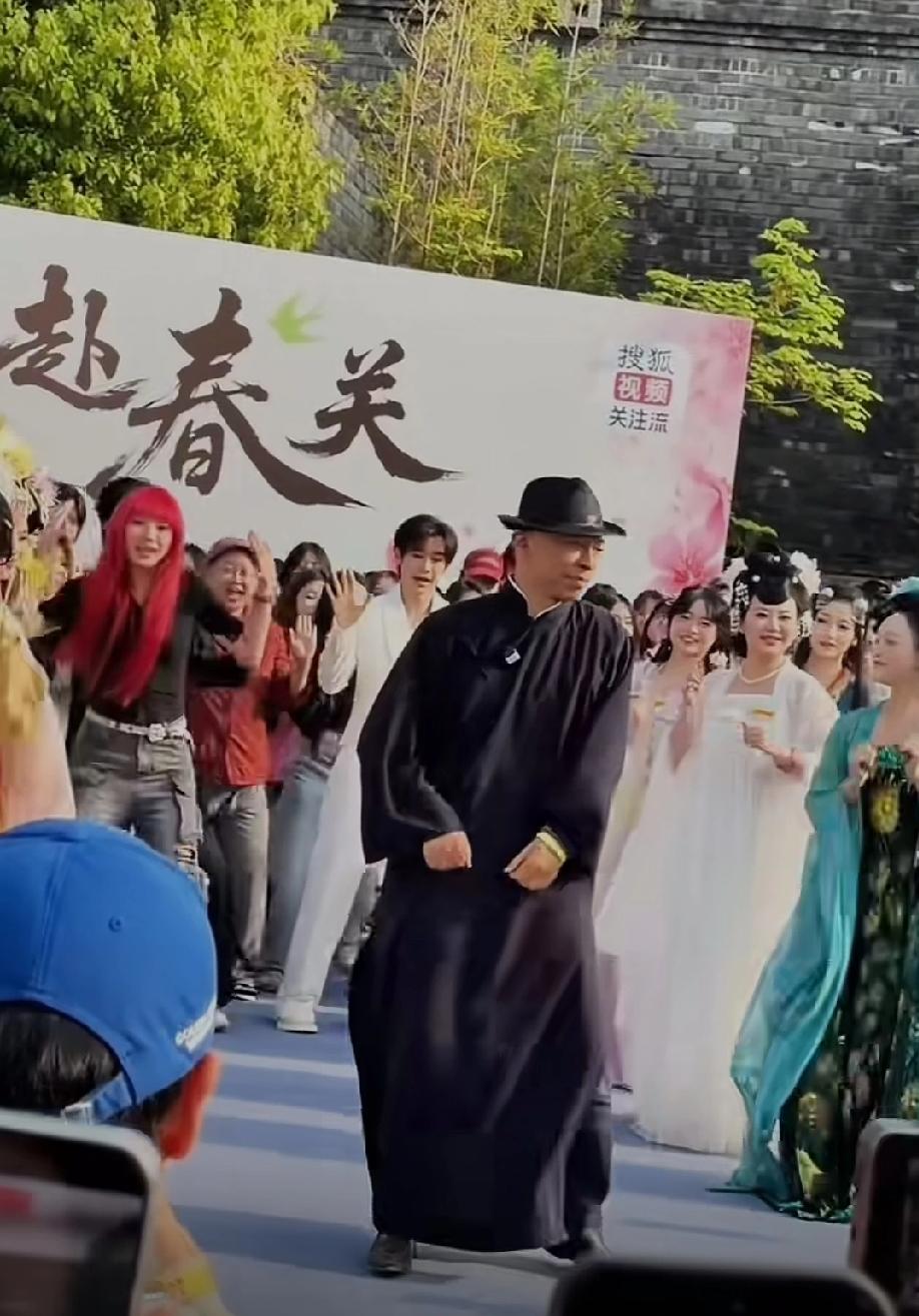 中国最成功的企业家没有之一！搜狐创始人现任老总张朝阳。首先，张朝阳绝对是国内企