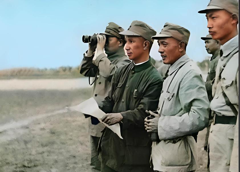 1947年孟良崮，敌机空投物资落到华野阵地，粟裕打开一看：命令部队，准备总攻。