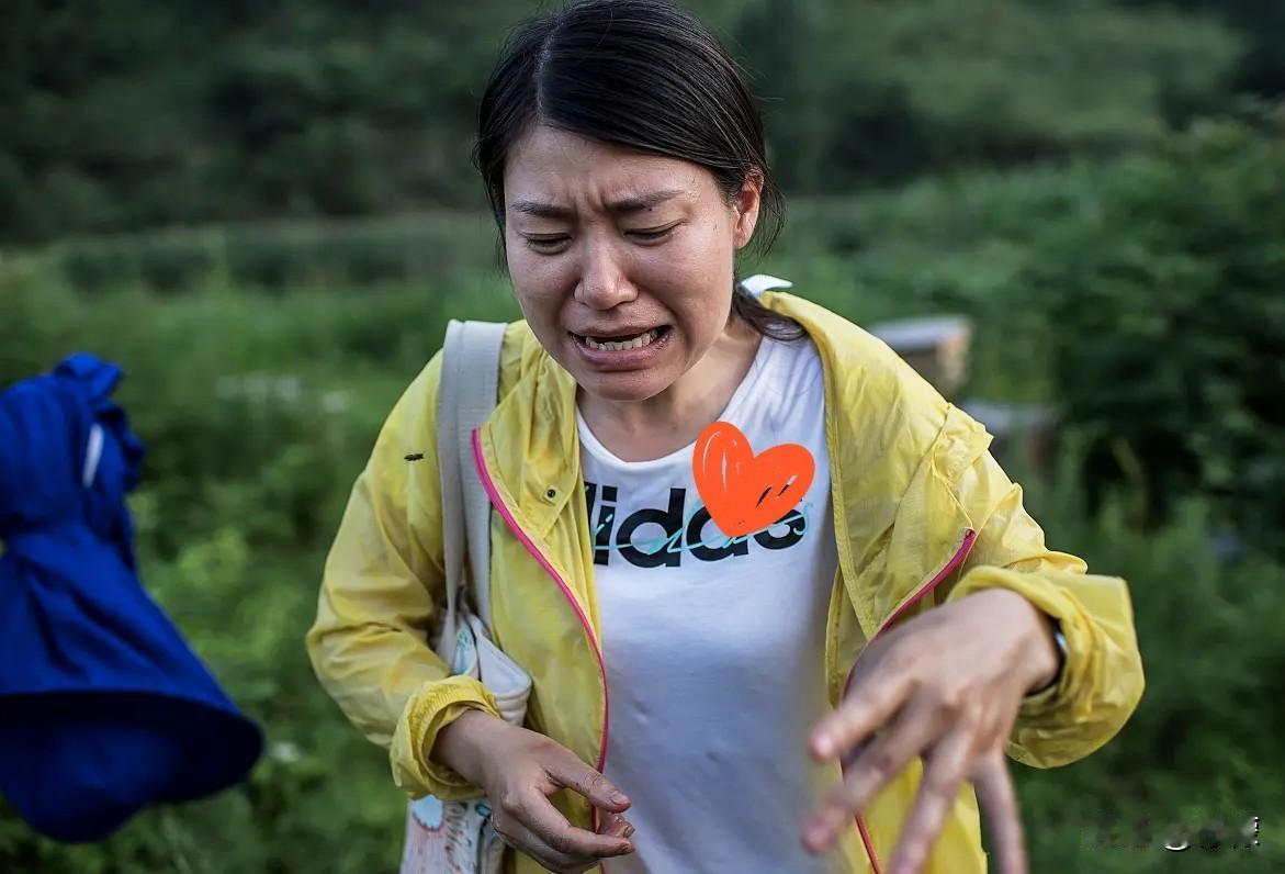 弟弟知道姐姐离婚分了60万，当天就骑着电动车冲到姐姐家，门都没敲就往里闯，嗓