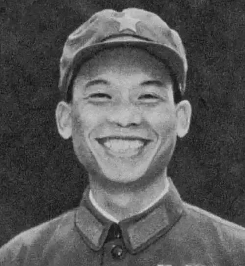 1979年，我军7名战士与大部队走丢，还被越军包围，眼看突围无望，一个战士正要拉