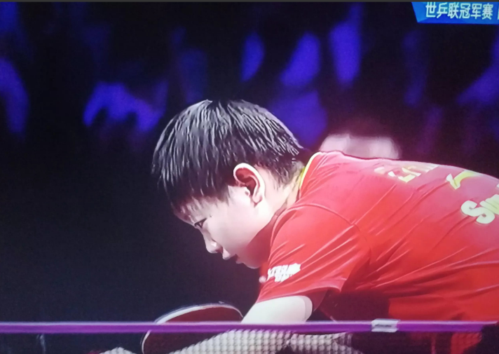 莎莎和桥本帆乃香的比赛，一上来紧张气氛就拉满，莎莎连丢5个，但莎莎不急不躁，耐心