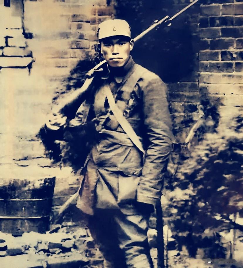 1948年10月下旬，梁兴初带着东北野战军第10纵队，正死死顶住国民党援兵的猛攻