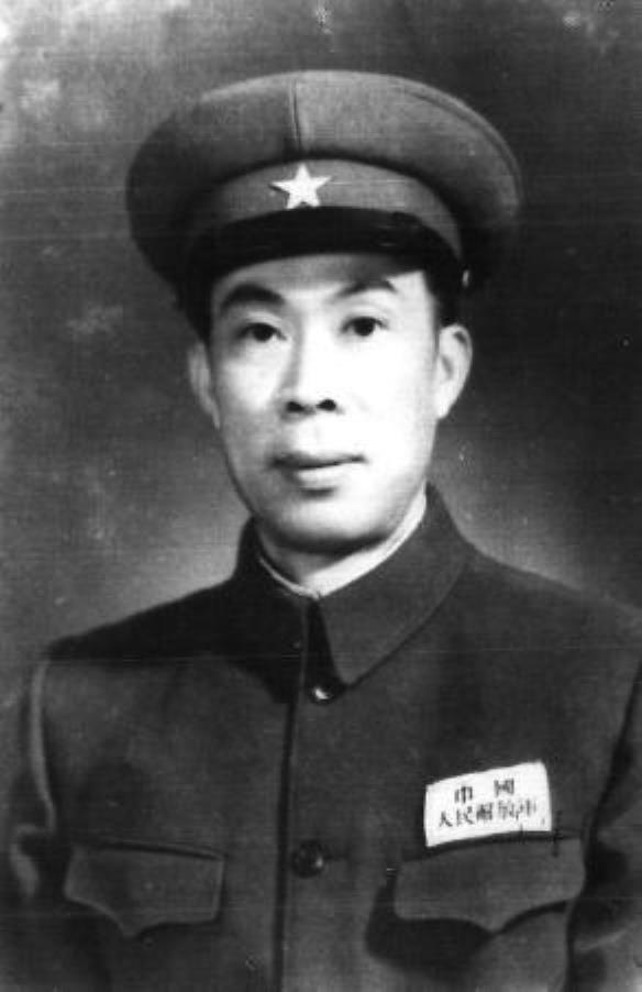 南昌起义主力师长的授衔往事他是南昌起义时的主力师长，资格堪比元帅，授衔时却