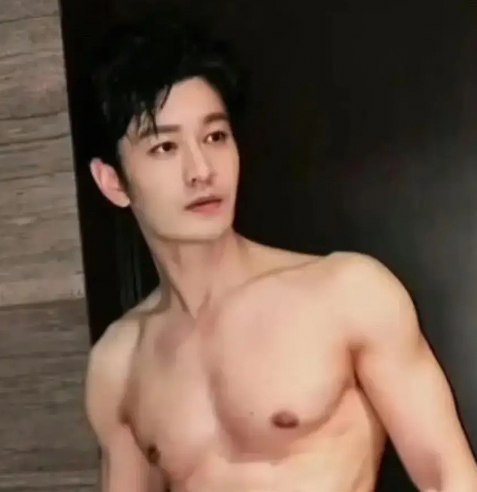 黄晓明新剧释出片段47岁秀八块腹肌展超强自律