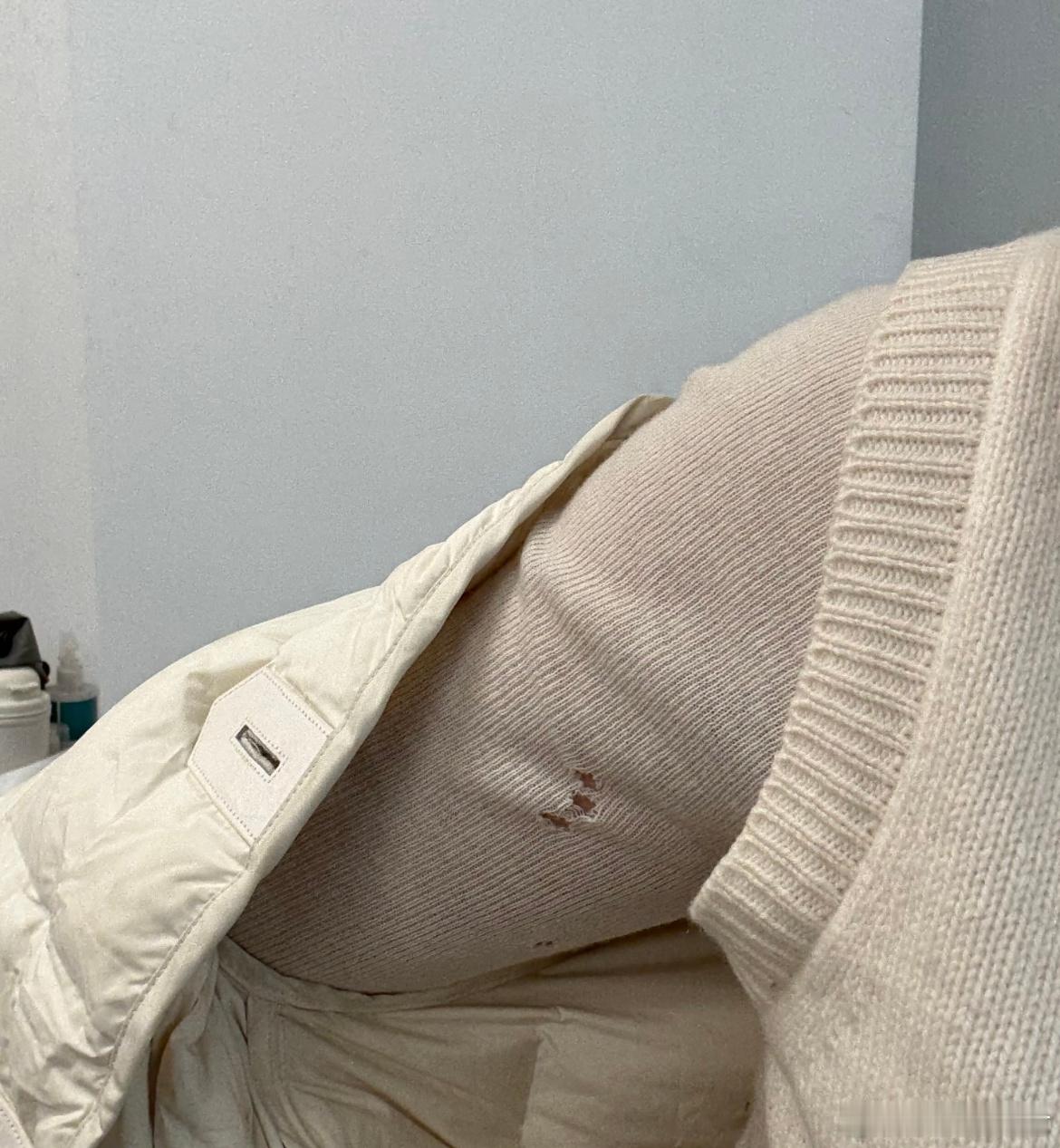 放了很久不穿的衣服一定不要穿。