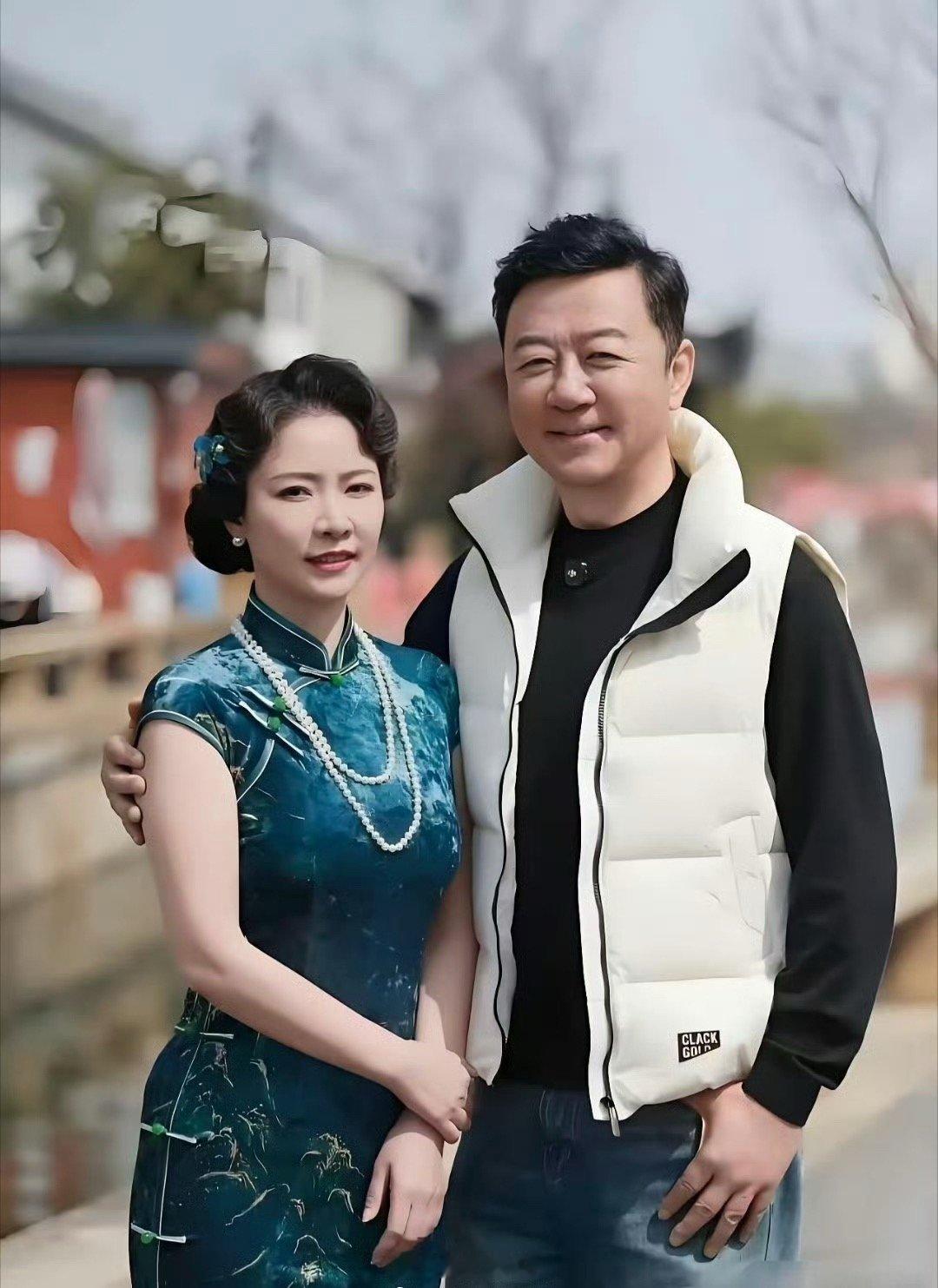 谁能想到，演员郭涛的妻子这么惊艳✨郭涛大家都熟悉，演过不少经典影视剧他老婆李燃，原来是专业主持人，气